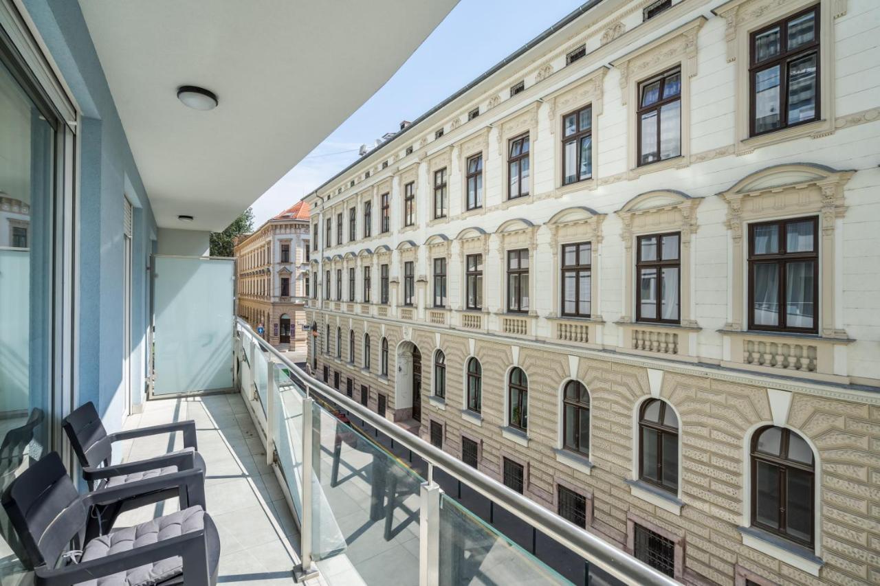 Bpr Galactic Empire Home With Balcony Budapešť Exteriér fotografie
