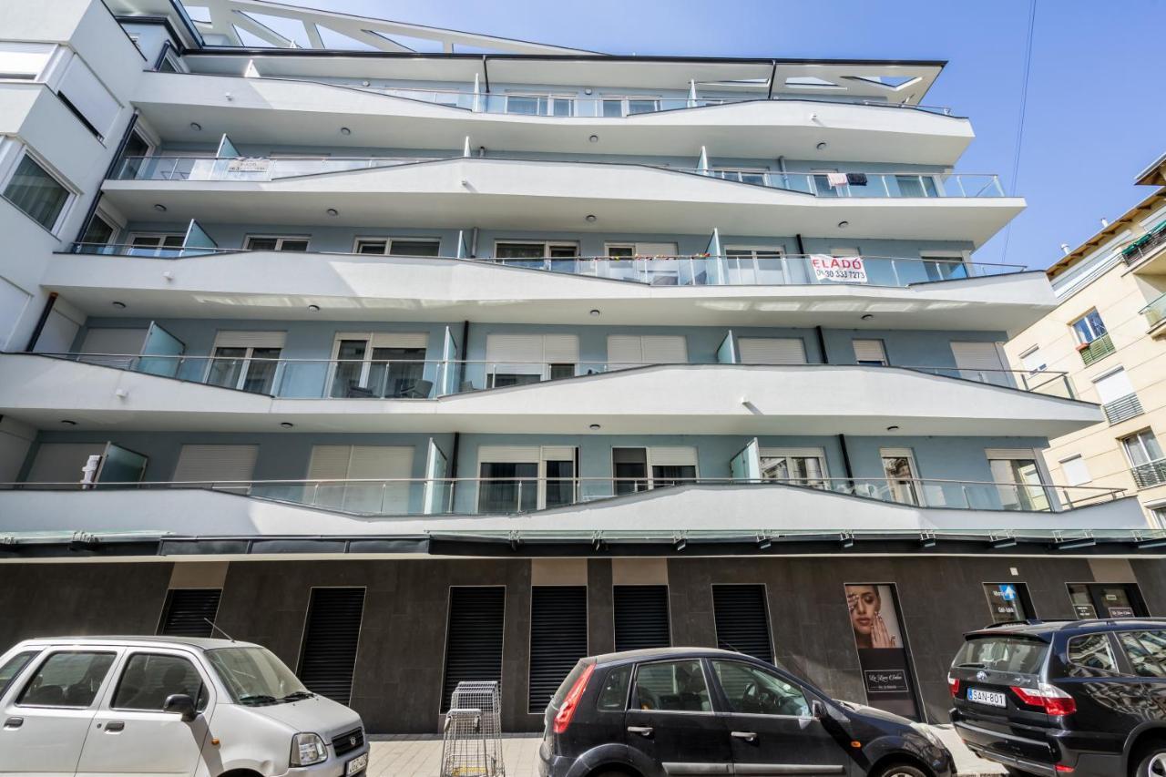 Bpr Galactic Empire Home With Balcony Budapešť Exteriér fotografie