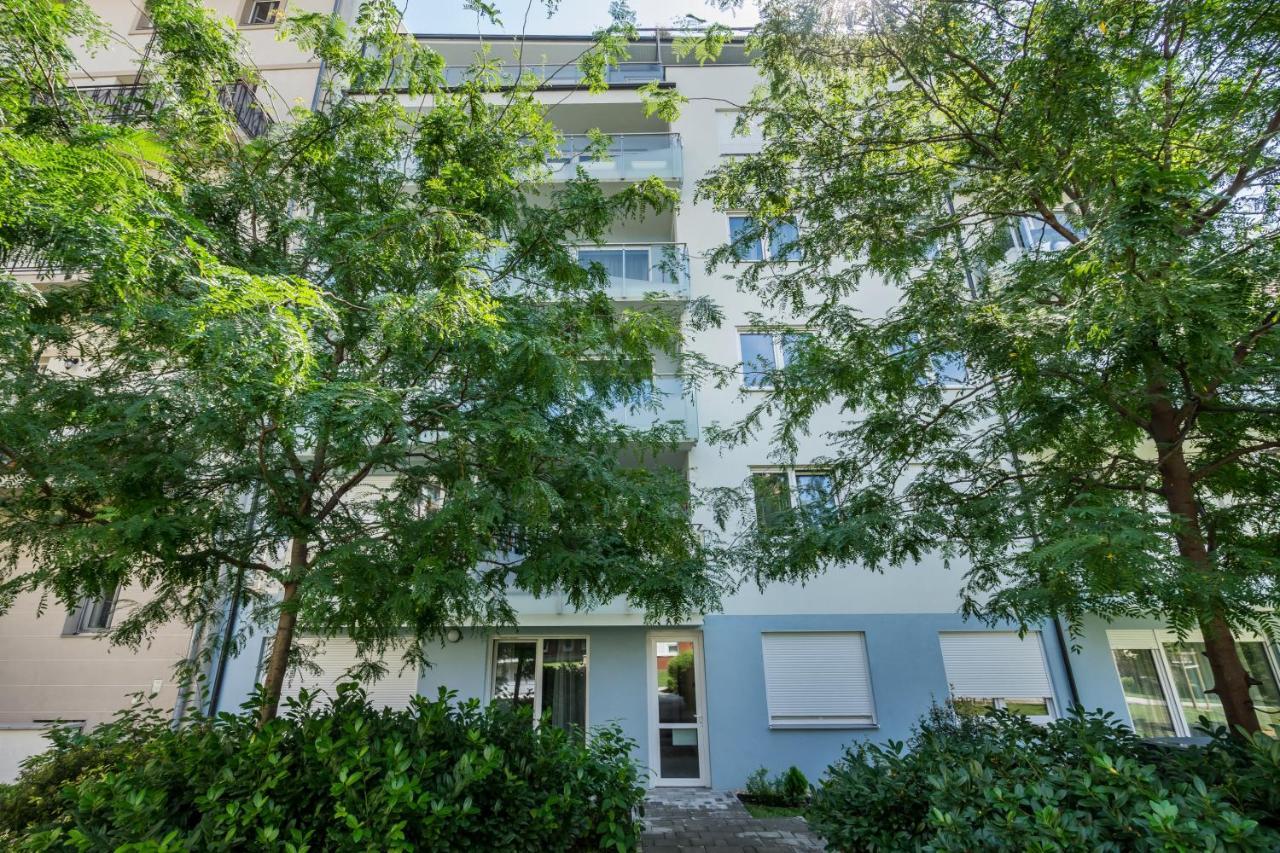 Bpr Galactic Empire Home With Balcony Budapešť Exteriér fotografie